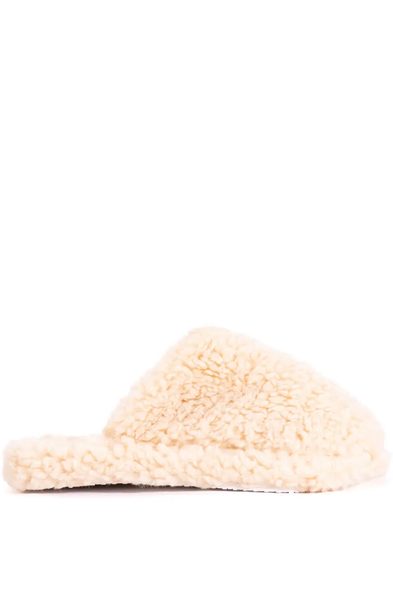 AKIRA CHICA FLUFFY SLIPPER IN NATURAL