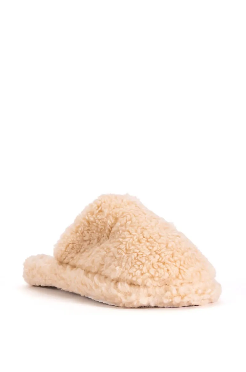 AKIRA CHICA FLUFFY SLIPPER IN NATURAL