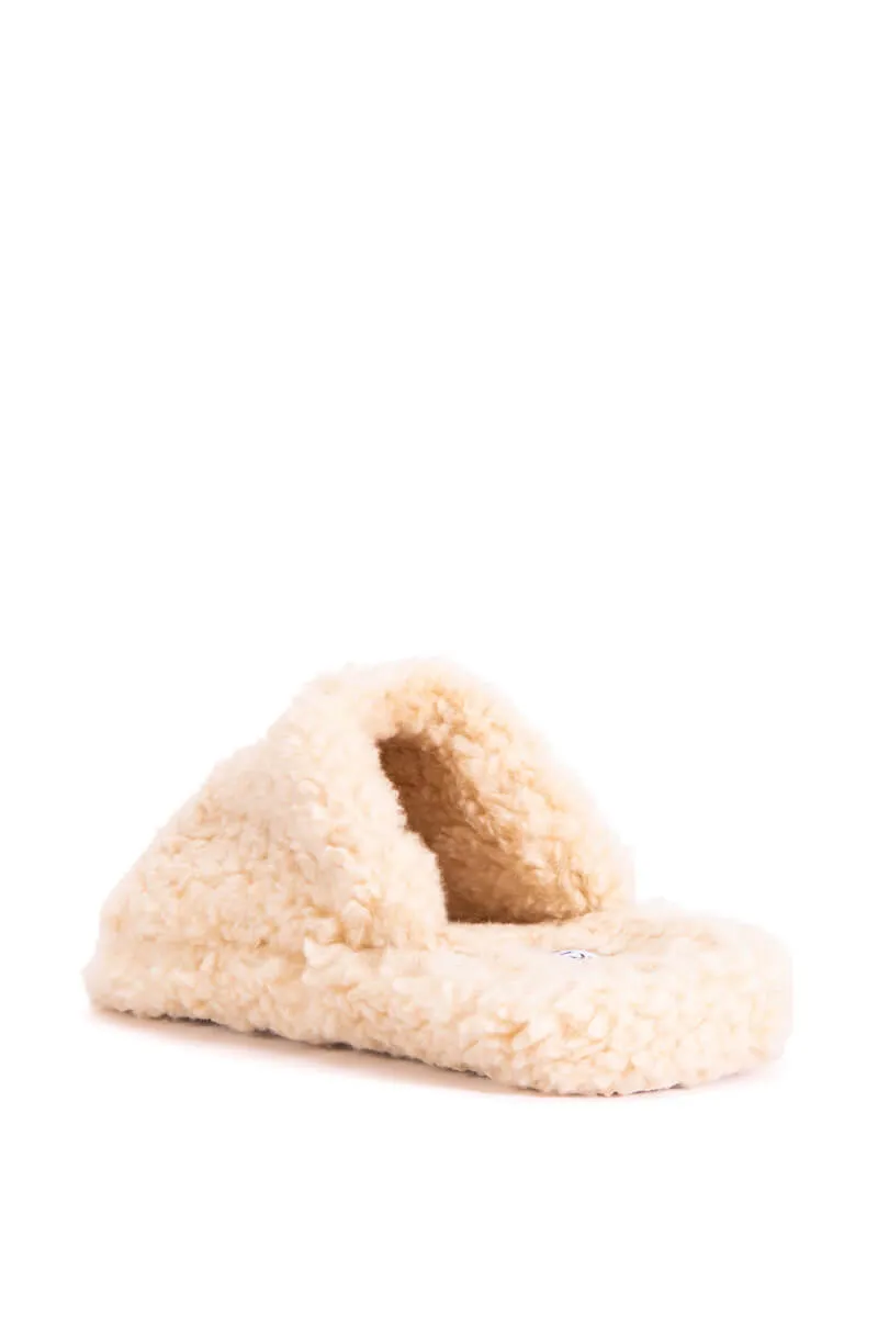 AKIRA CHICA FLUFFY SLIPPER IN NATURAL