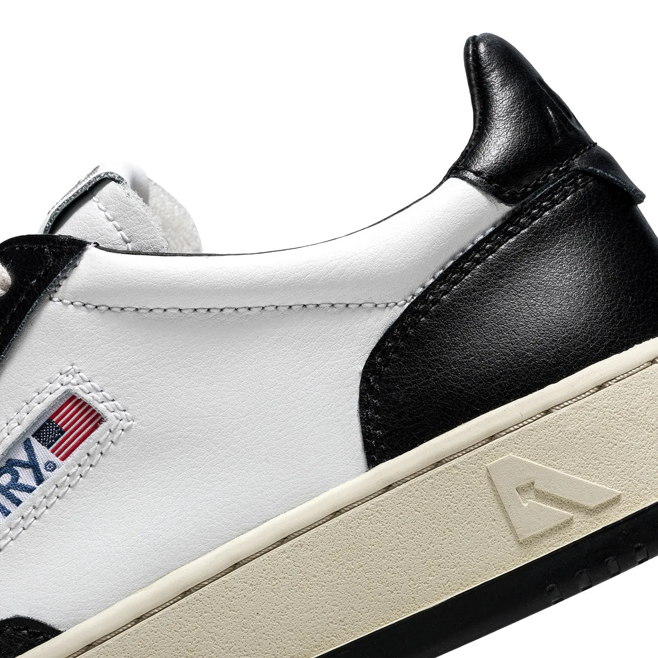 Autry Medalist Low Trainers Black / White